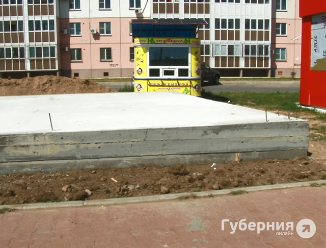 Очередной торговый павильон строится на ул. Вахова