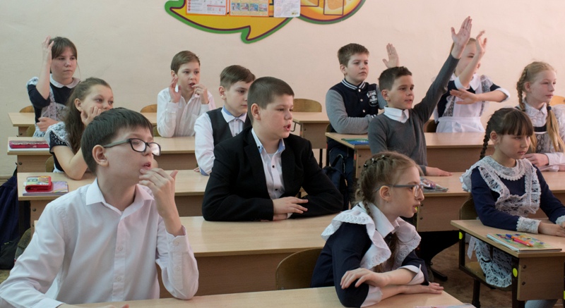 Школьники
