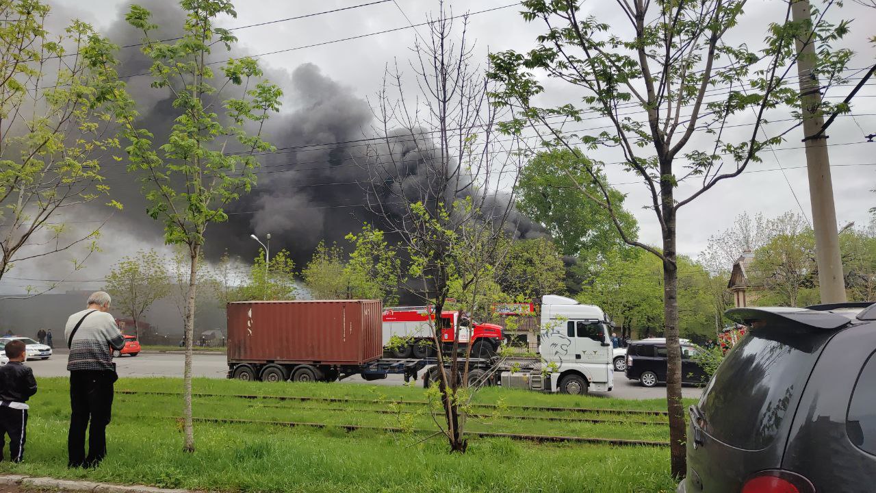 В Хабаровске загорелся магазин автокрасок | Губерния Онлайн