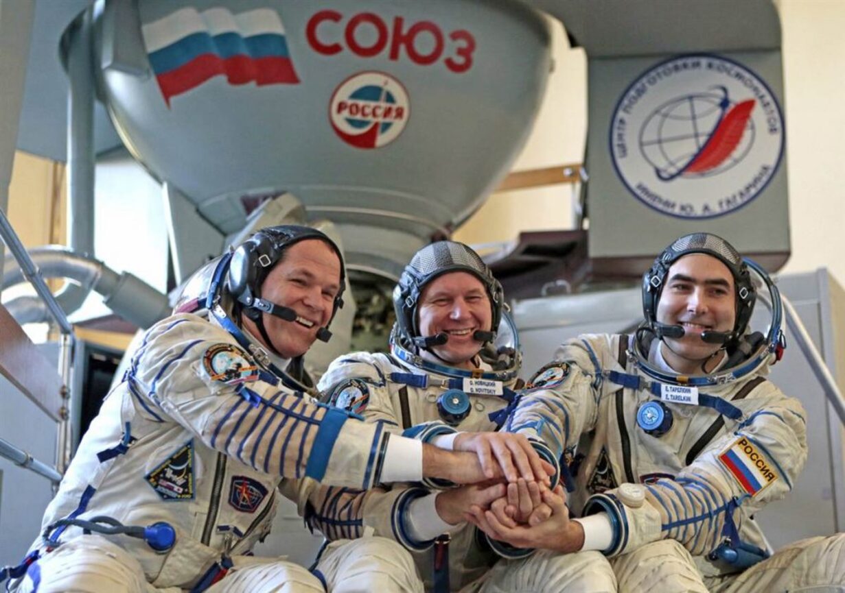 Какой год сейчас в космосе. Космонавты. Космонавты России. Россияйские космонавт. Современная космонавтика.