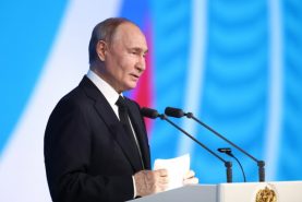 Владимир Путин вручил награды работникам транспортной отрасли, внесшим существенный вклад в строительства БАМ