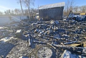 Стала известна предварительная причина пожара в Ильинке, лишившего семью жилья и машины