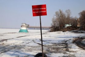 Спасатели предупреждают жителей края об опасности выхода на лед