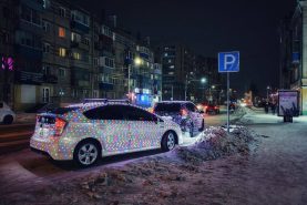 Водителям напоминают, что грозит за «новогодний автотюнинг»