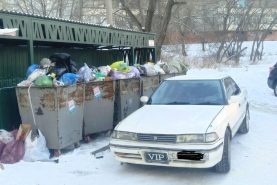 VIP у помойки: автомобилисты продолжают мешать работе мусоровозов в Хабаровске